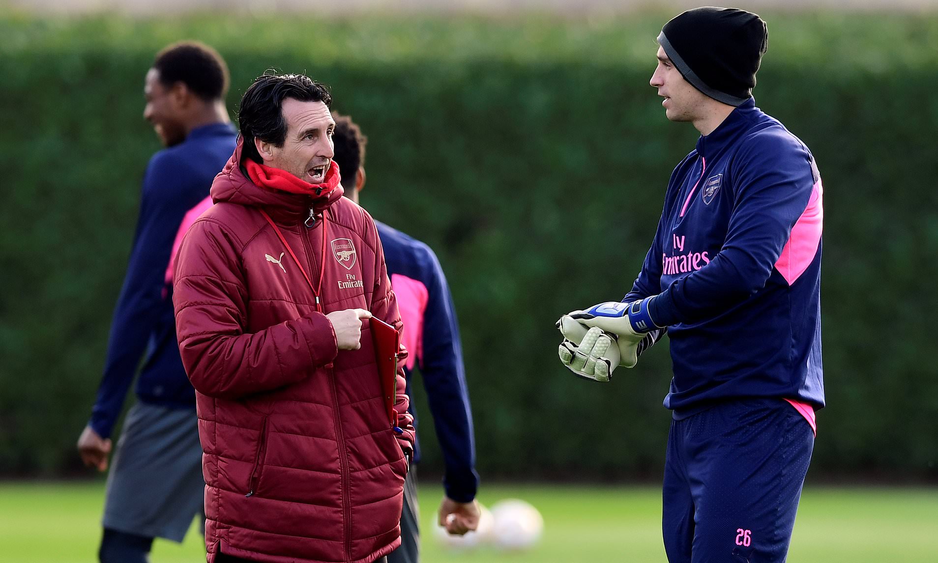 Villa chần chừ trong việc quyết định tương lai của Martinez