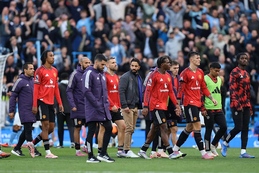 MU công cùn thủ nát, lối thoát nào cho Amorim?