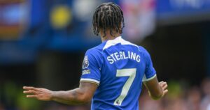 Sterling nhận tiền đền bù khủng nếu rời Chelsea