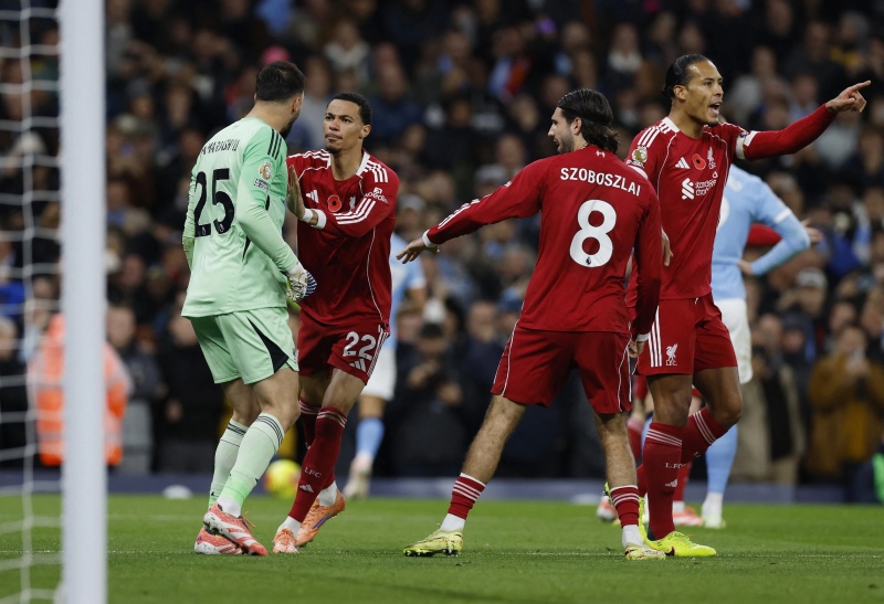 Liverpool tìm kiếm giải pháp cho hàng phòng ngự yếu kém