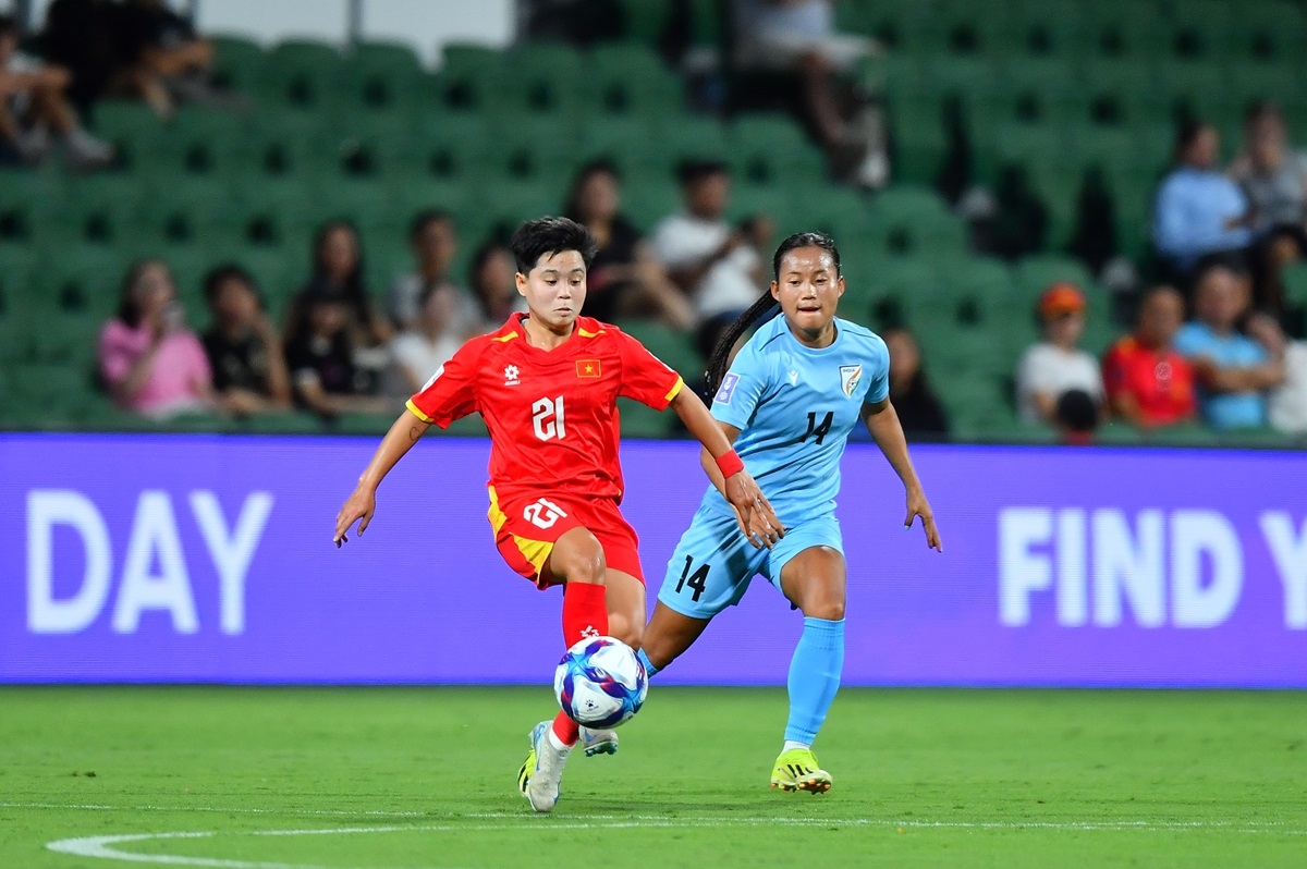 Vạn Sự ghi cả 2 bàn cho ĐT Nữ Việt Nam