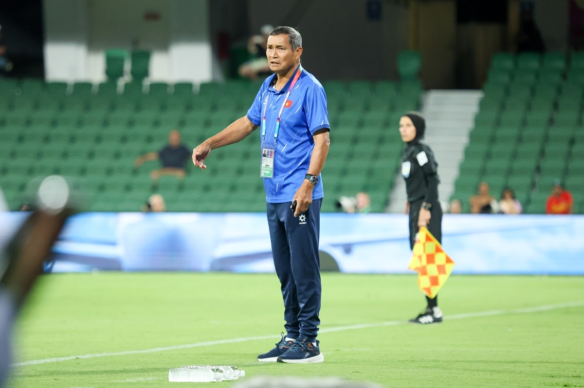 HLV Mai Đức Chung - thuyền trưởng đội tuyển Nữ Việt Nam